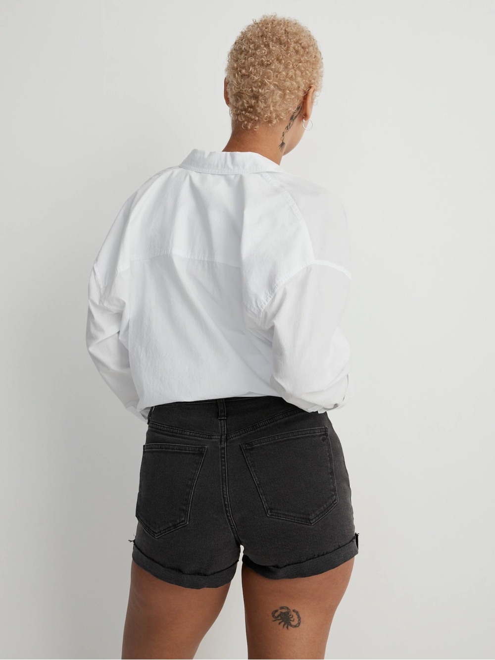 Madewell High-Rise Roll Hem Denim Shorts in Lunar Wash Sz28 - Picture 4 of 16